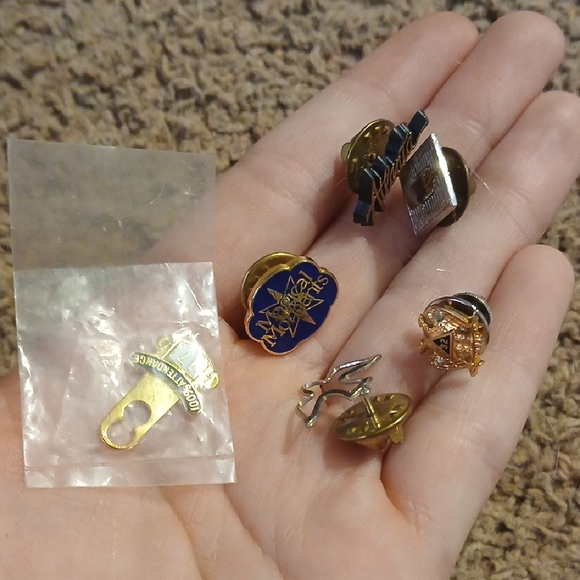 Colorful Assorted Pin Collection - Picture 9 of 9